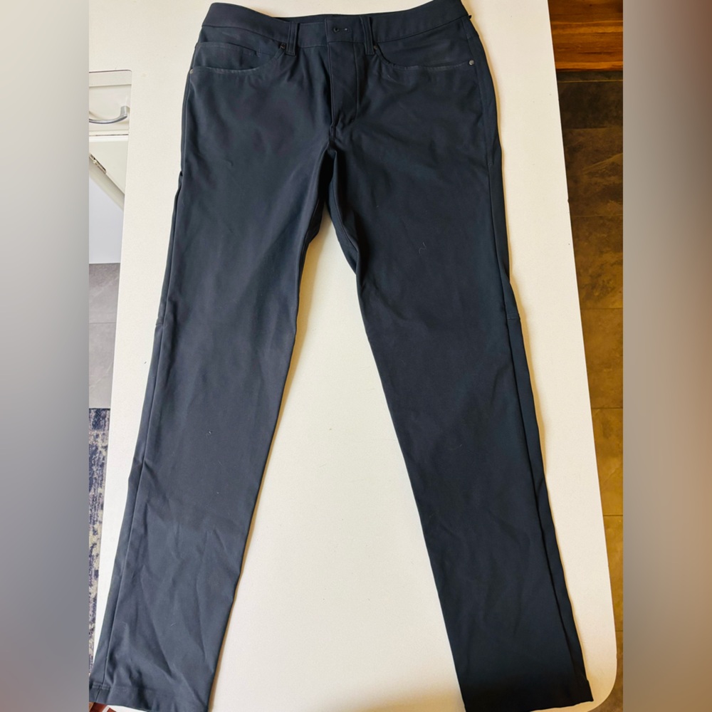 Lululemon men’s ABC trouser in true navy, size 30